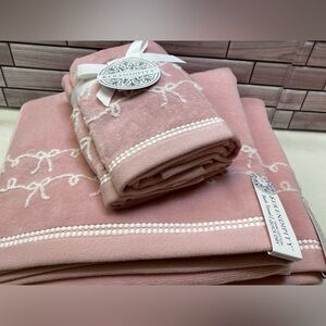 Serendipity ❤️Bow Pink/White soft& cozy(2)Bath &(2)Hand Towel New